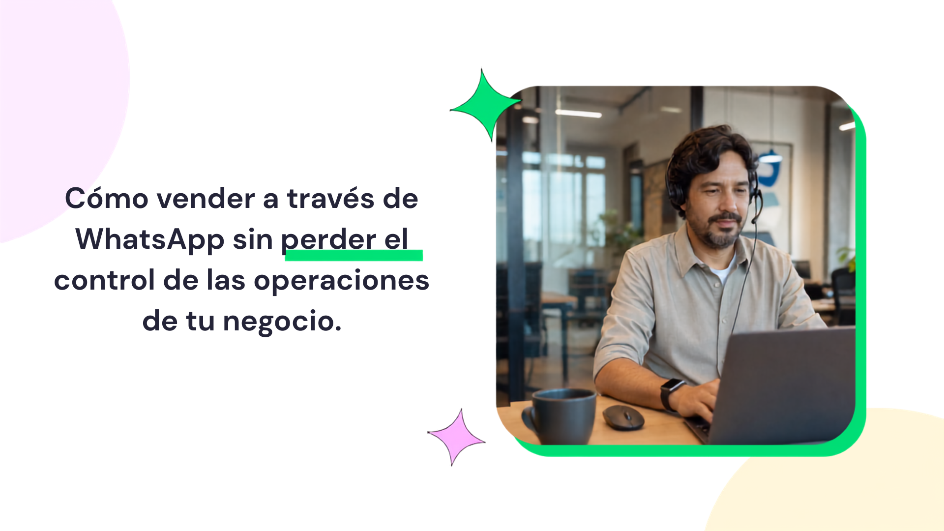 Profesional usando una laptop y auriculares en un entorno de trabajo, junto al texto sobre cómo vender a través de WhatsApp sin perder el control de las operaciones del negocio.